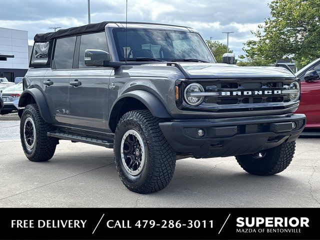 Gray Metallic 2022 Ford Bronco Outer Banks Advanced 4-Door 4WD SUV / Crossover Four-Wheel Drive Automatic