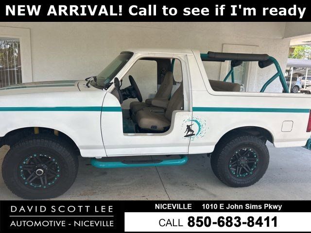 White 1996 Ford Bronco XLT 4WD SUV / Crossover Four-Wheel Drive 4-Speed Automatic Overdrive