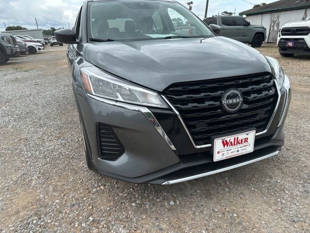 Gray (Gun Metallic) 2023 Nissan Kicks S FWD SUV / Crossover Front-Wheel Drive Continuously Variable Transmission
