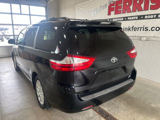 2015 Toyota Sienna XLE photo