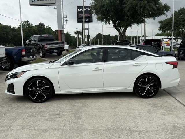 2023 Nissan Altima 2.5 SR White at Central Houston Nissan
