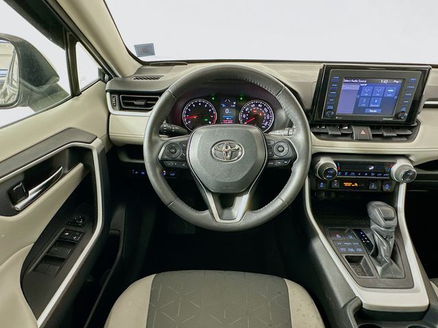 2020 Toyota RAV4 XLE 11