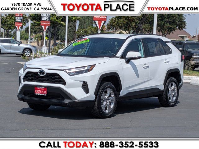 2025 Toyota RAV4 XLE AWD's photo
