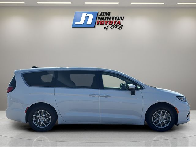 Used 2023 Chrysler Pacifica Van