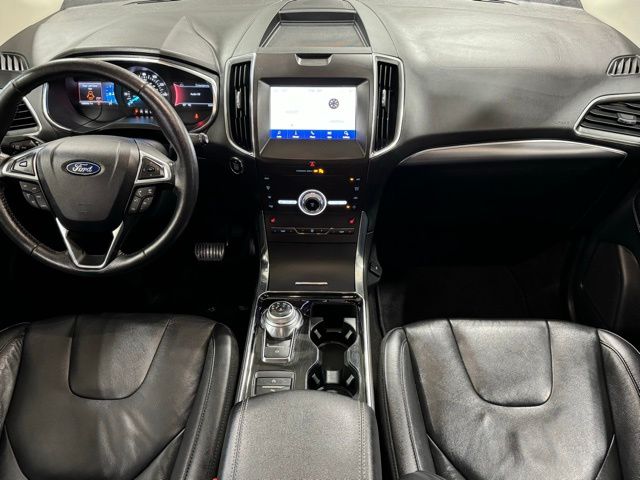 2020 Ford Edge Titanium 26