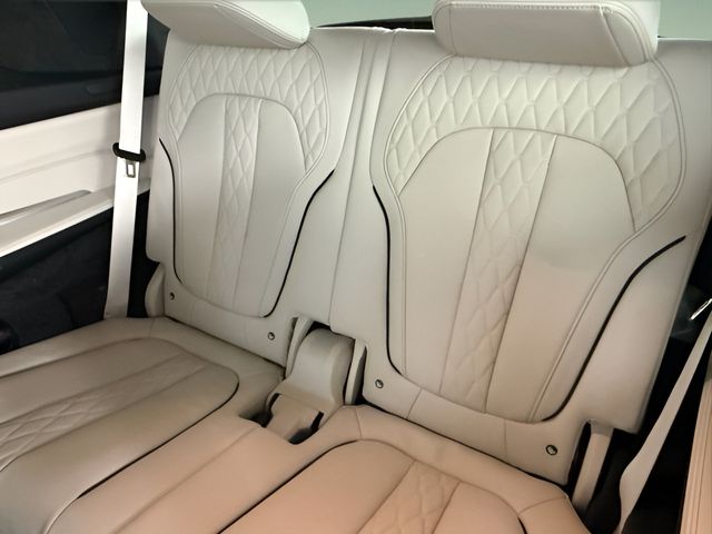 2026 BMW X7 40i - Photo 24