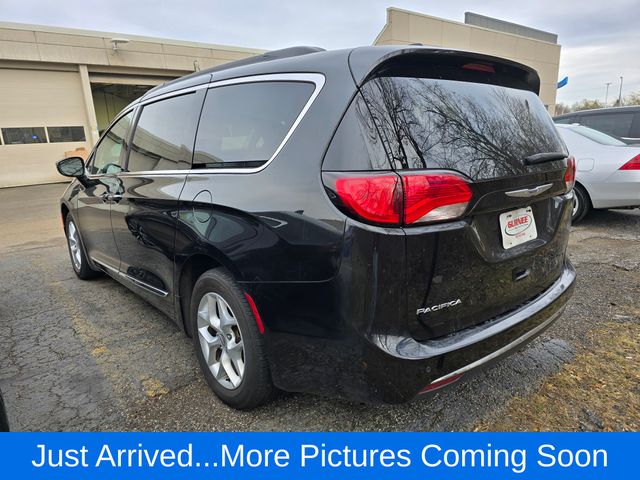 2017 Chrysler Pacifica Touring L 3