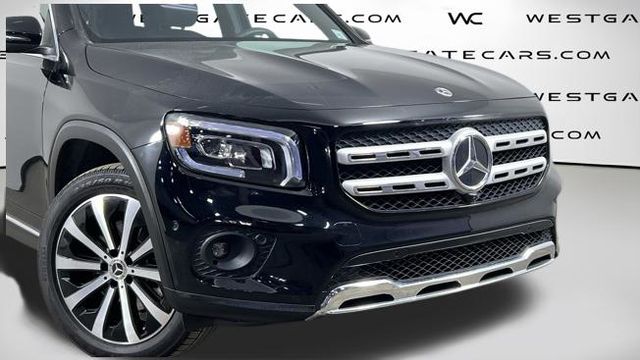 Mercedes-BenzGLB39