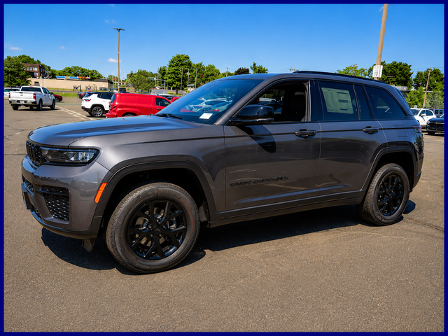 2026 Jeep Grand Cherokee Base, Laredo