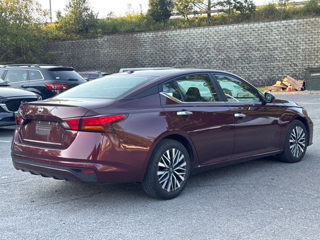 Used 2025 Red Nissan 2.5 SV image 5