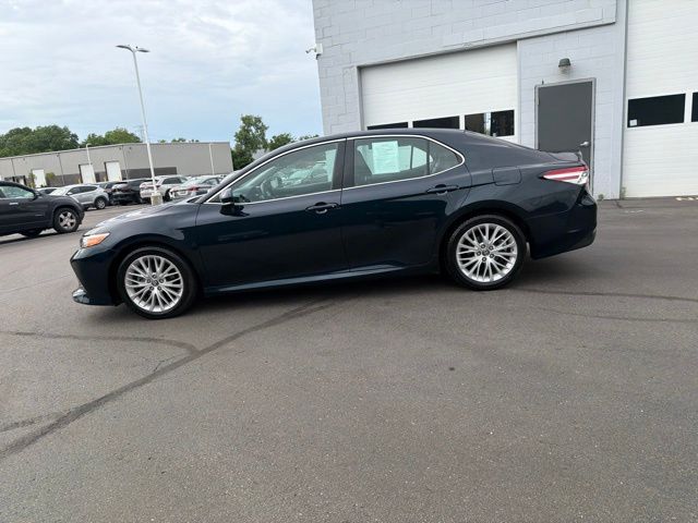 Used 2018 Blue Toyota XLE image 17
