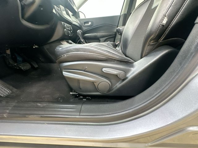 Used 2021 Silver Jeep Latitude image 15