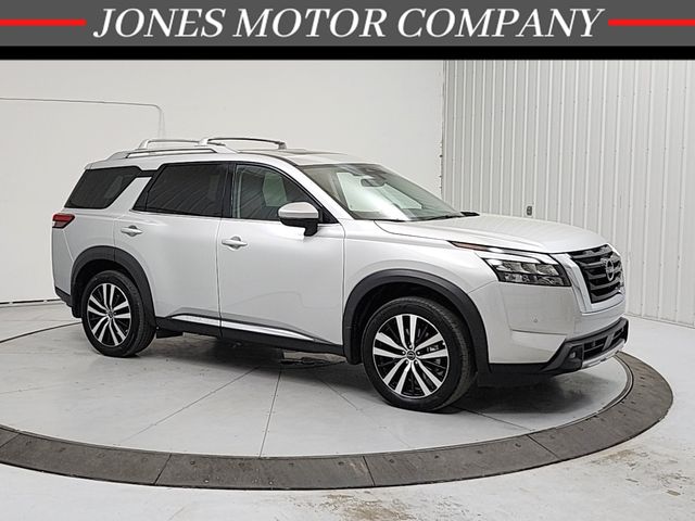 Brilliant Silver Metallic 2025 Nissan Pathfinder Platinum FWD SUV / Crossover Front-Wheel Drive 9-Speed Automatic