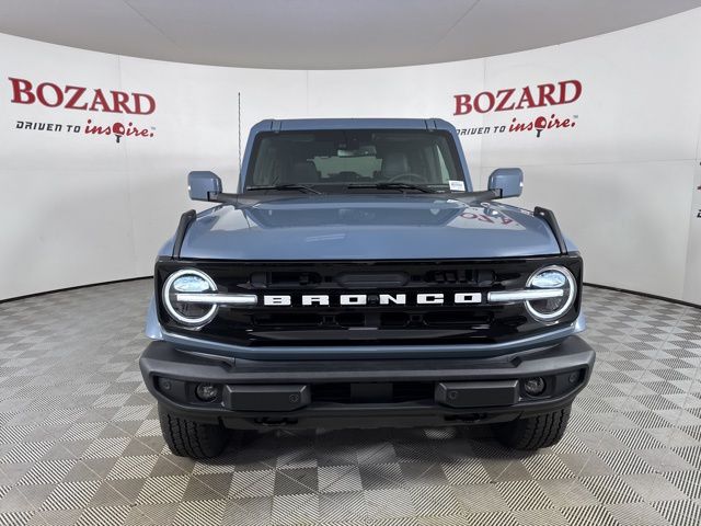 2025 Azure Gray Metallic Tri-Coat Ford Bronco Outer Banks 4X4 SUV