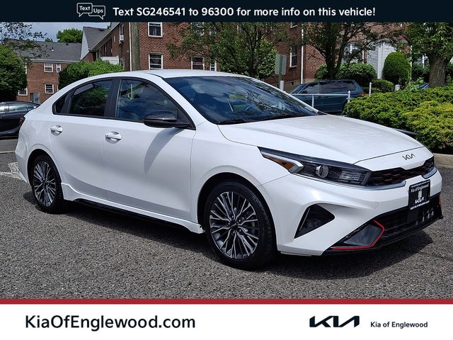 Snow White Pearl 2024 Kia Forte Sedan Front-Wheel Drive Continuously Variable Transmission