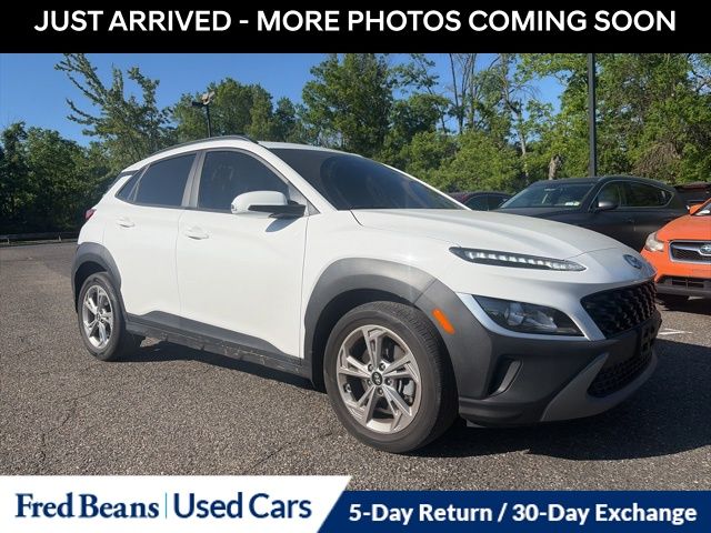 Lunar White 2023 Hyundai Kona SEL AWD SUV / Crossover All-Wheel Drive Continuously Variable Transmission