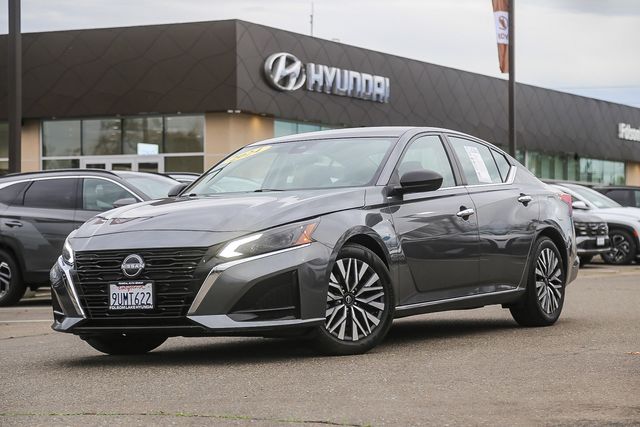 2024 Nissan Altima 2.5 SV FWD