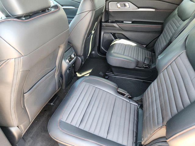 2025 Ford Explorer ST-Line photo