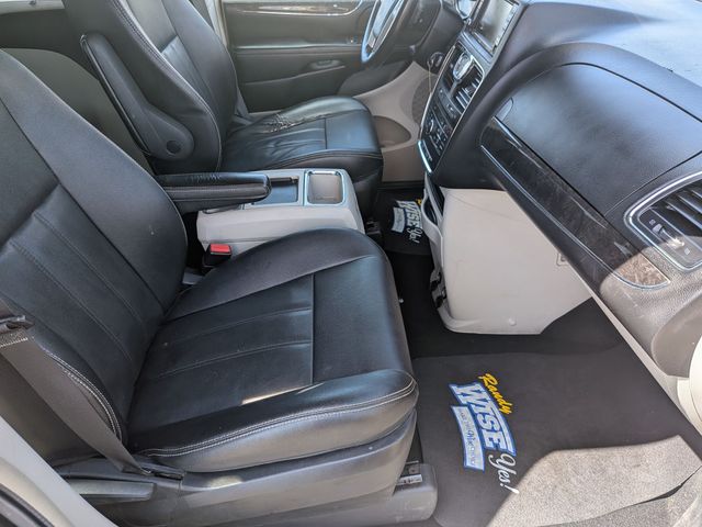 2015 Chrysler Town & Country - Image 32