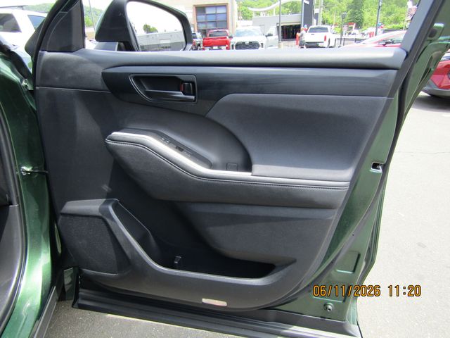 used 2023 Toyota Highlander car, priced at $32,999