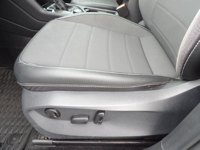 Used 2023 Pure White Volkswagen 1.5T SE image 18
