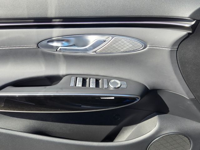 2027 Genesis Gv70