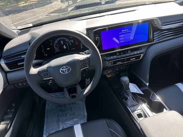 2025 Toyota Camry SE 13