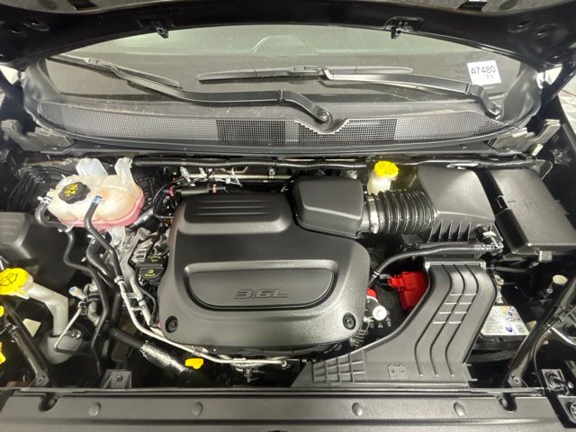 Used 2025 Chrysler Pacifica Van