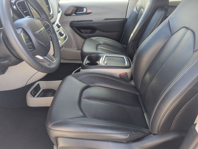 Used 2024 Silver Mist Clearcoat Chrysler Touring L image 11