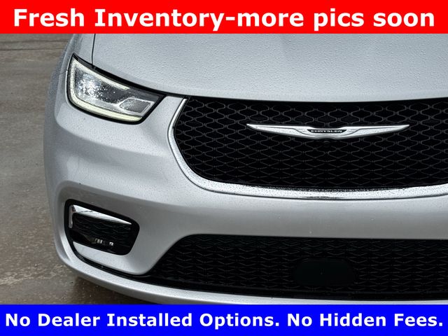 2026 Chrysler Pacifica Limited Silver at Mac Haik CDJR North Houston