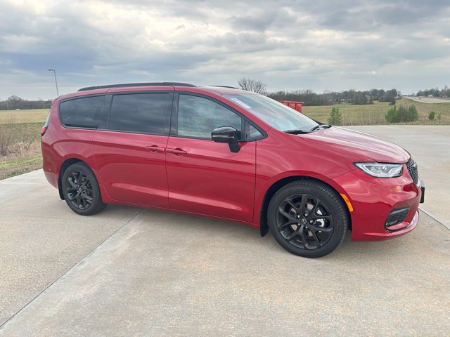 New 2026 Chrysler Pacifica Van