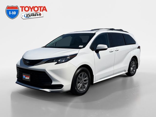 2022 Toyota Sienna LE 8-Passenger Hybrid AWD's photo
