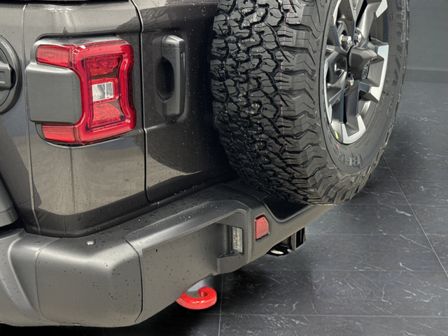 New 2026 Granite Crystal Metallic Clearcoat Jeep Rubicon image 32