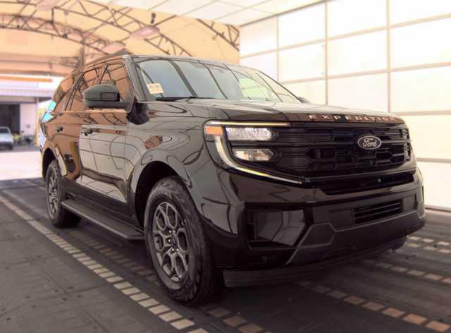 Used 2025 Ford Expedition SUV