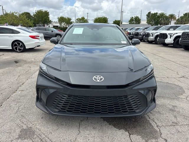 2025 Toyota Camry SE - Photo 7