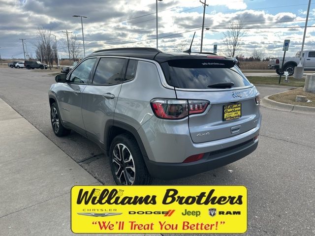 2024 Jeep Compass Limited - Silver Zynith Metallic Clearcoat exterior view 8