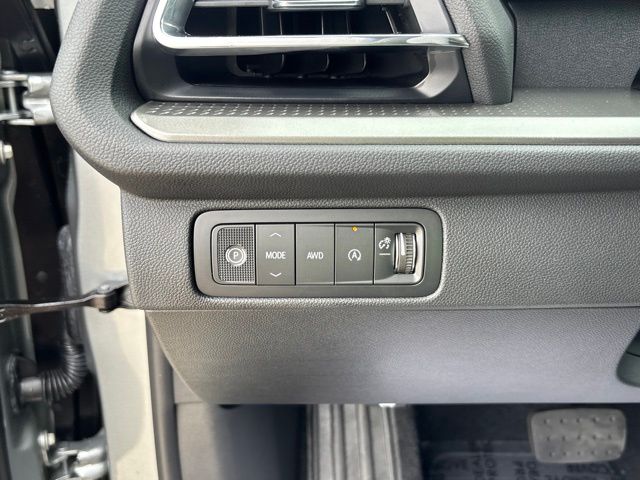 2027 Chevrolet Traverse LT - Photo 13