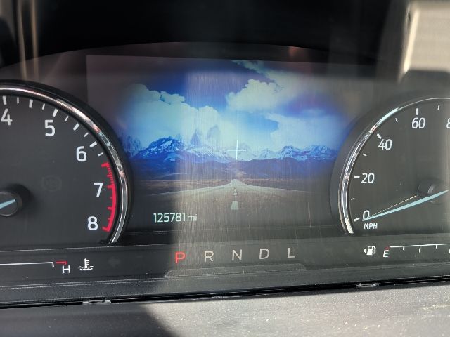 2021 Oxford White Ford Explorer XLT 4X4 SUV