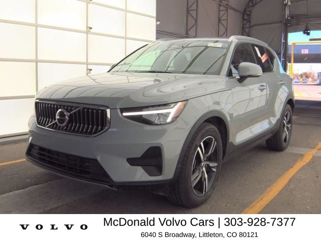 Vapour Gray Metallic 2025 Volvo XC40 B5 Core Bright Theme AWD SUV / Crossover All-Wheel Drive Automatic