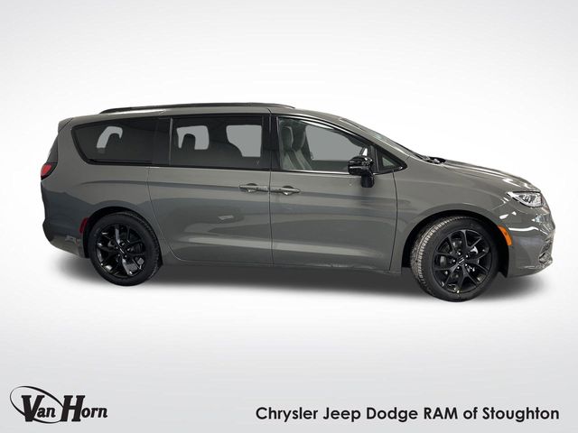 2025 Chrysler Pacifica Limited photo