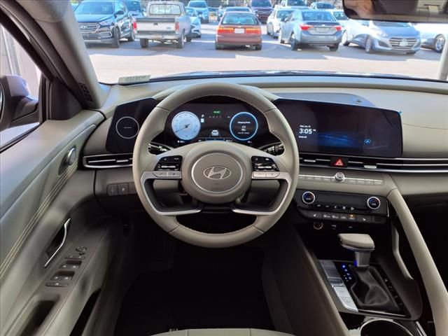 2025 Hyundai Elantra SEL Convenience photo