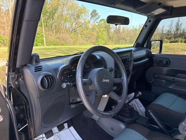 Used 2008 Black Jeep X image 16