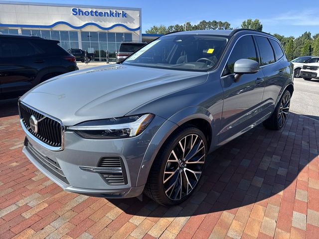 2022 Volvo XC60 B5 Momentum FWD's photo