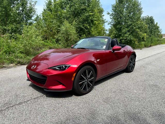 Soul Red Crystal Metallic 2025 Mazda MX-5 Miata Convertible Rear-Wheel Drive 6-Speed Manual