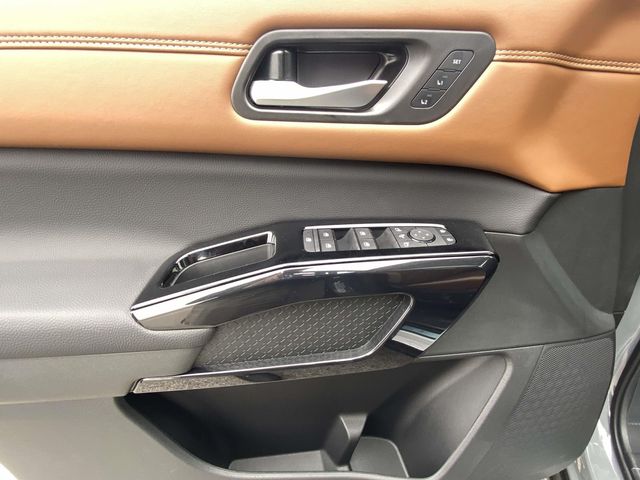 New 2026 Gray Nissan Platinum image 19