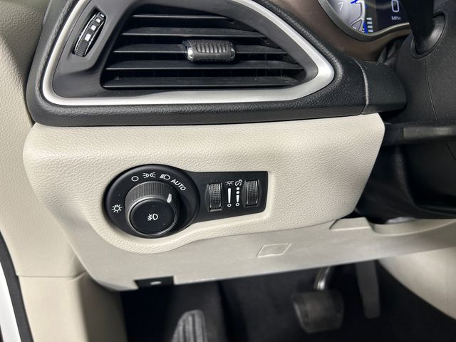 2019 Chrysler Pacifica Touring L 19