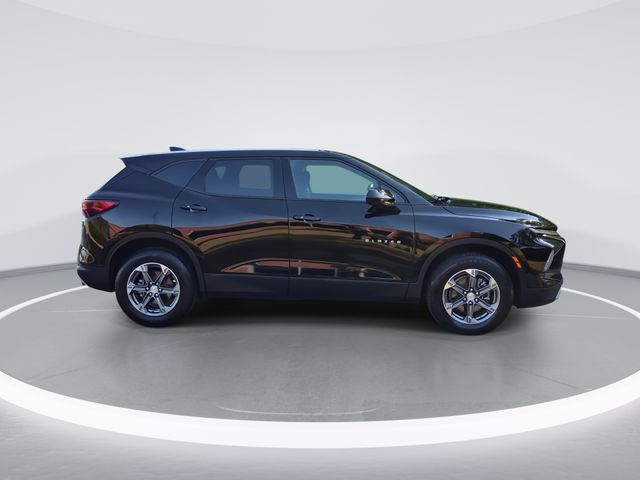 Used 2025 Black Chevrolet LT image 9