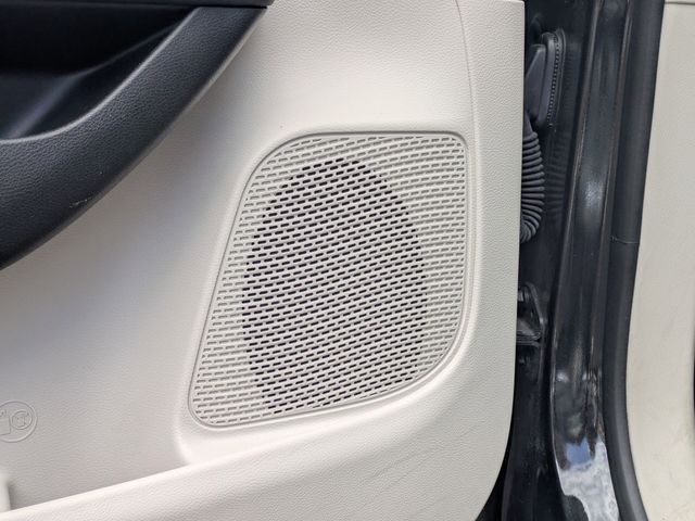 2023 Chrysler Pacifica Touring L - Photo 11