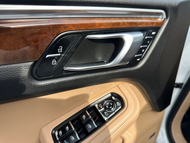 Used 2019  Porsche S image 17