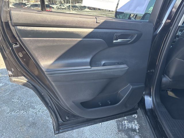 used 2021 Toyota Highlander car, priced at $28,899